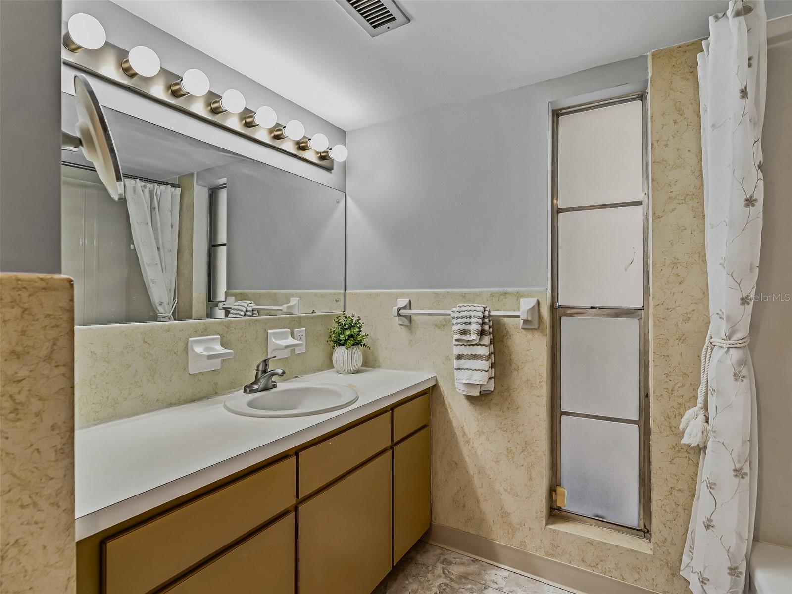 EDGEWOOD HILLS - Residential