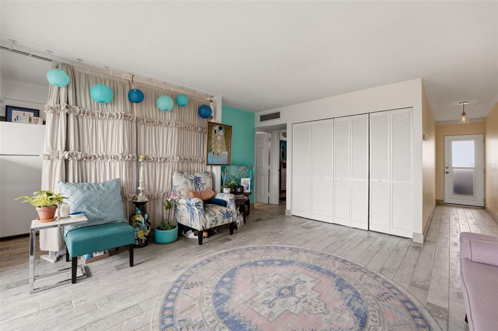 GULFSTREAM TOWERS - Residential