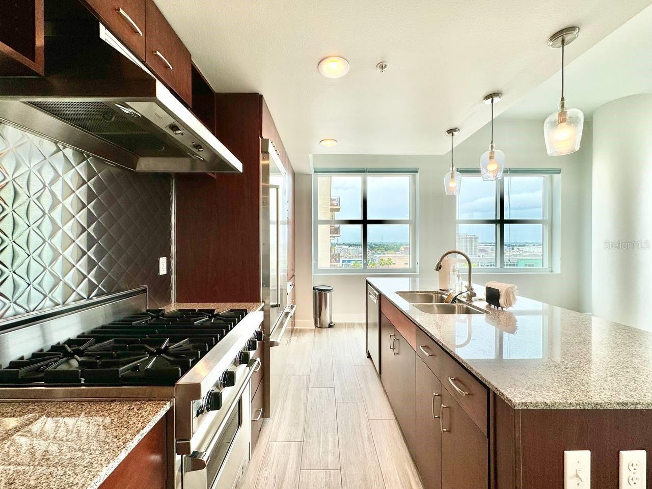 GRAND CENTRAL AT KENNEDY RESID - Residential Lease