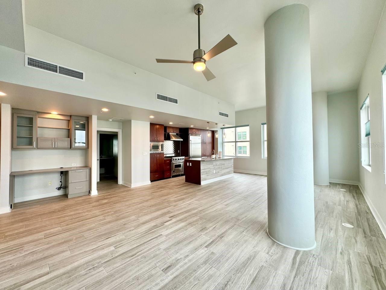 GRAND CENTRAL AT KENNEDY RESID - Residential Lease