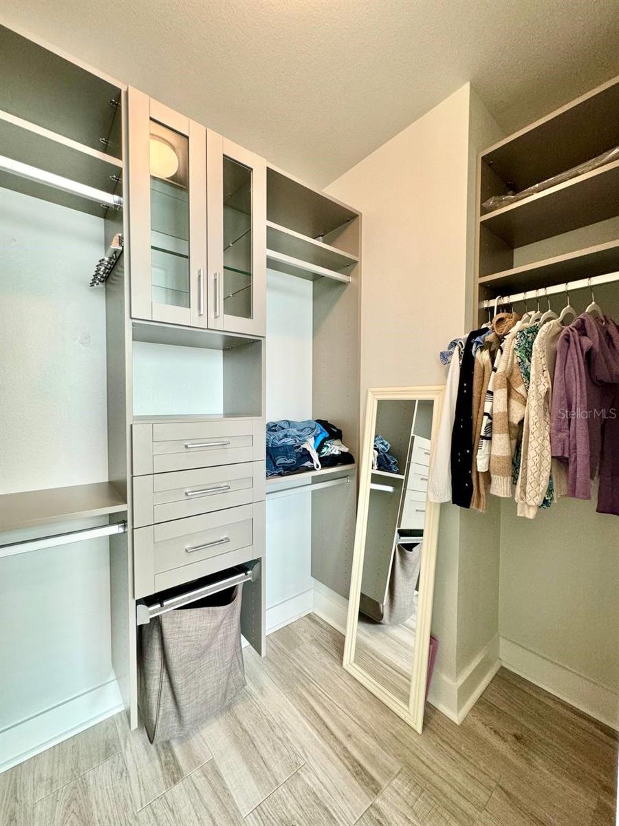 GRAND CENTRAL AT KENNEDY RESID - Residential Lease