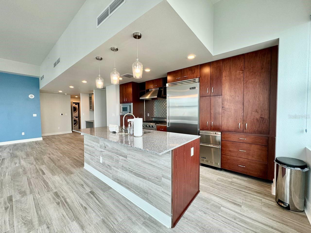 GRAND CENTRAL AT KENNEDY RESID - Residential Lease