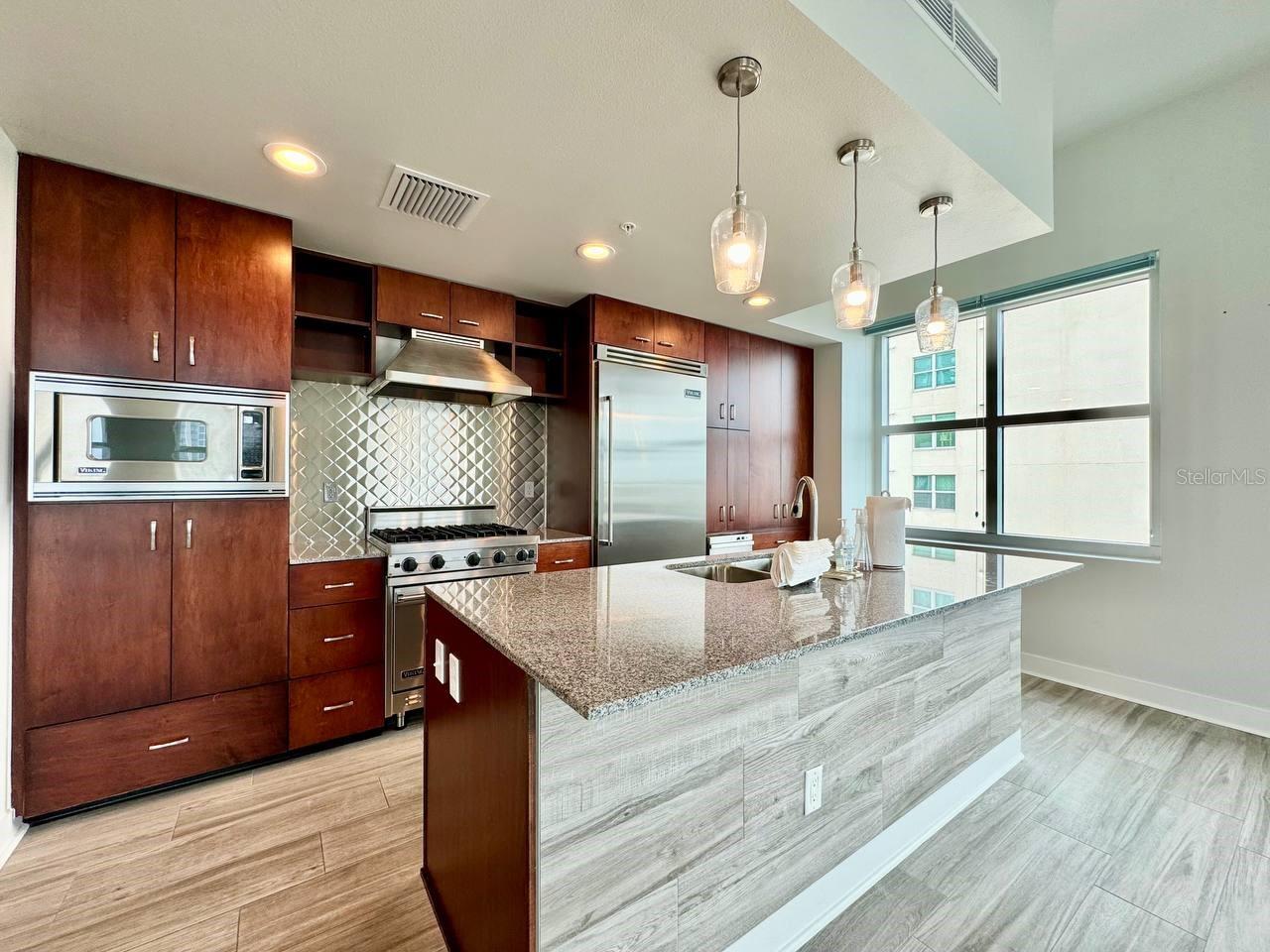 GRAND CENTRAL AT KENNEDY RESID - Residential Lease