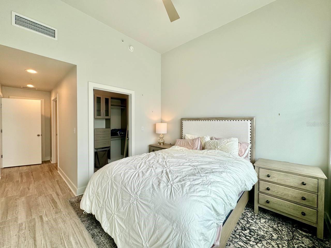 GRAND CENTRAL AT KENNEDY RESID - Residential Lease