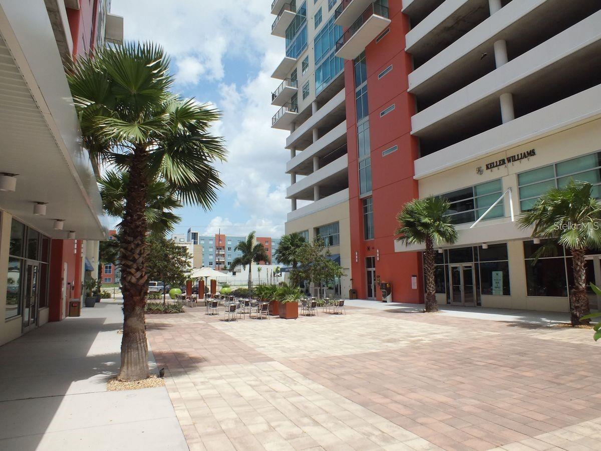 GRAND CENTRAL AT KENNEDY RESID - Residential Lease