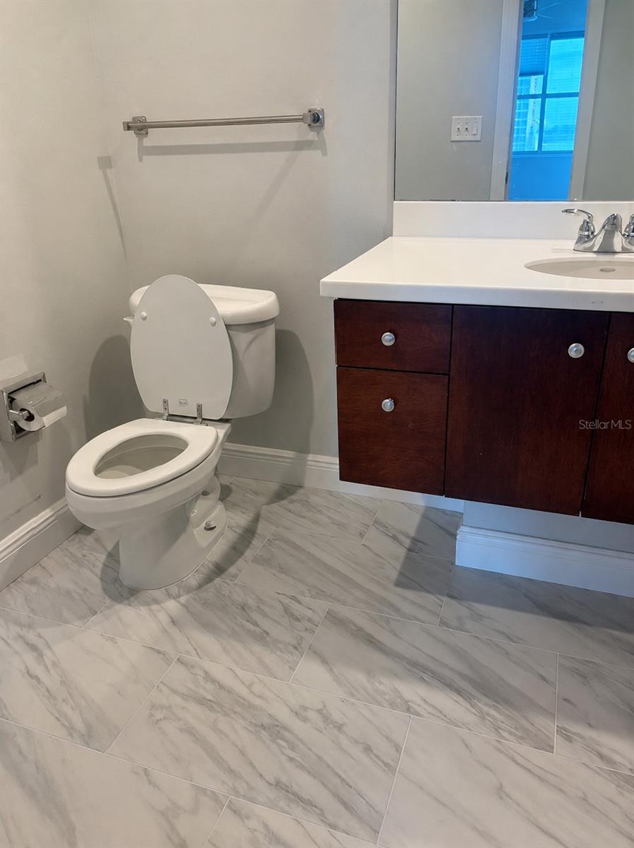 GRAND CENTRAL AT KENNEDY RESID - Residential Lease