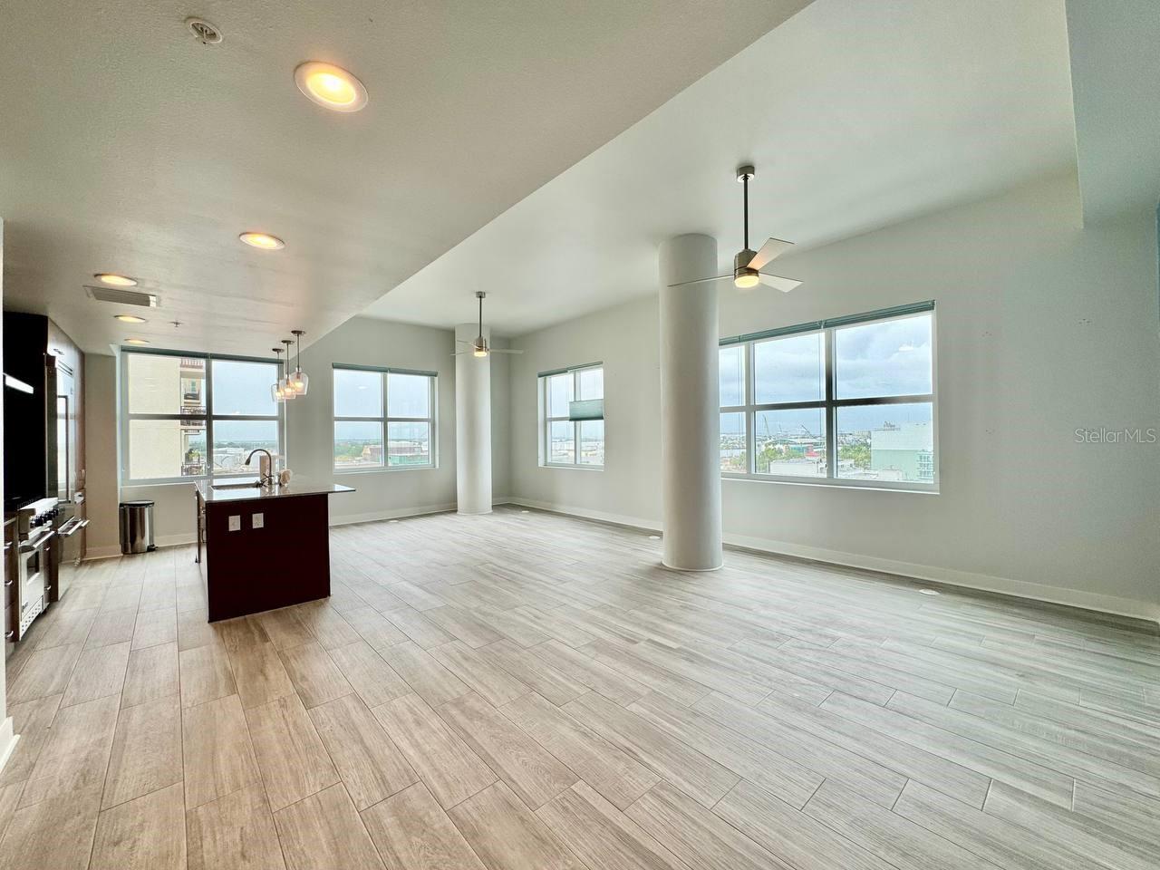 GRAND CENTRAL AT KENNEDY RESID - Residential Lease