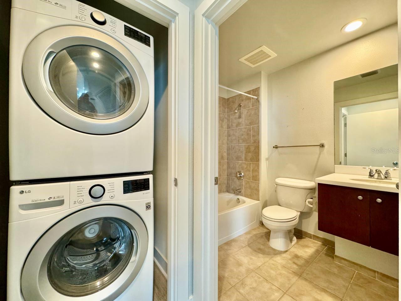 GRAND CENTRAL AT KENNEDY RESID - Residential Lease