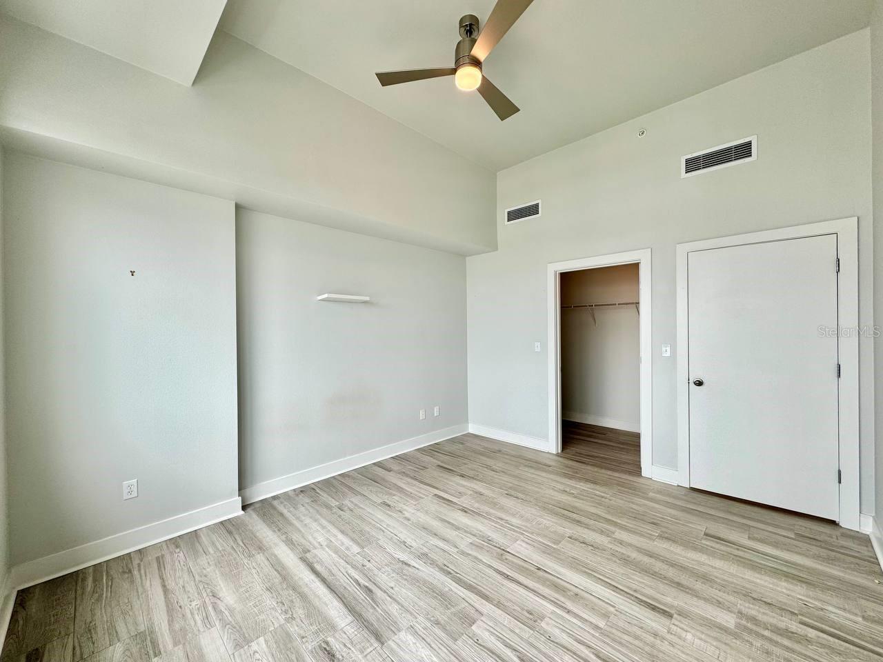 GRAND CENTRAL AT KENNEDY RESID - Residential Lease
