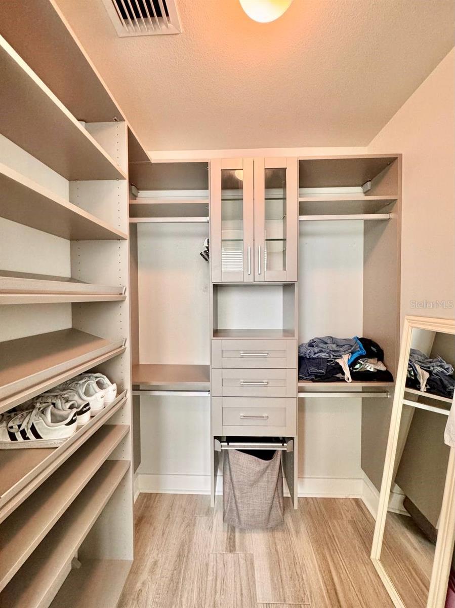 GRAND CENTRAL AT KENNEDY RESID - Residential Lease