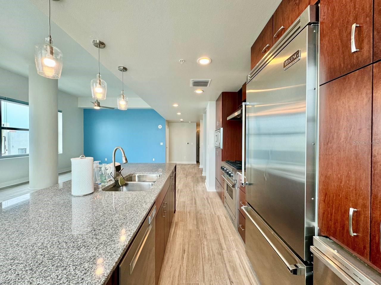 GRAND CENTRAL AT KENNEDY RESID - Residential Lease