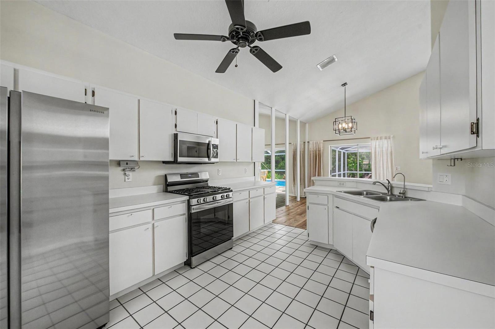 MEADOW POINTE - Residential