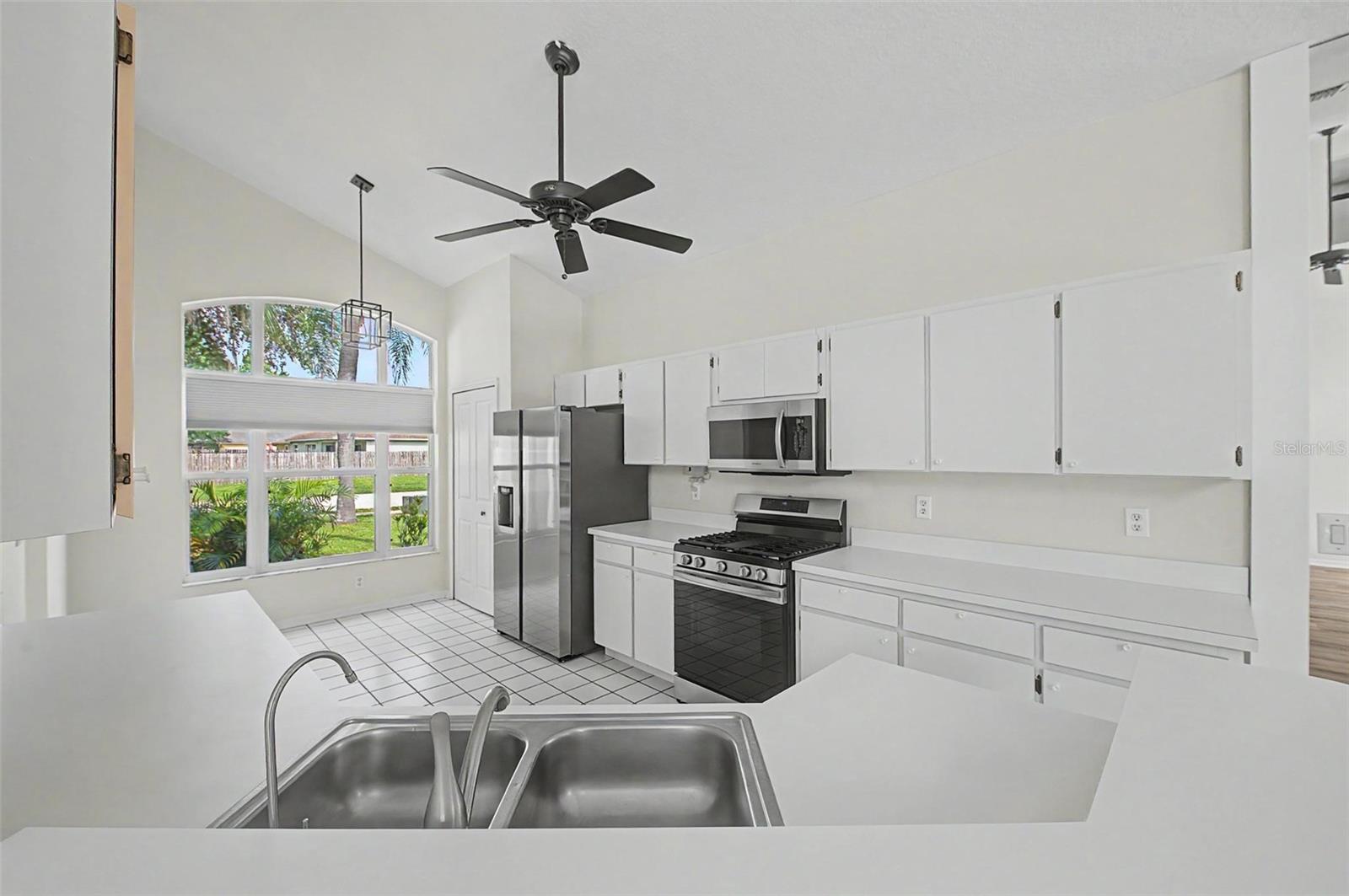 MEADOW POINTE - Residential