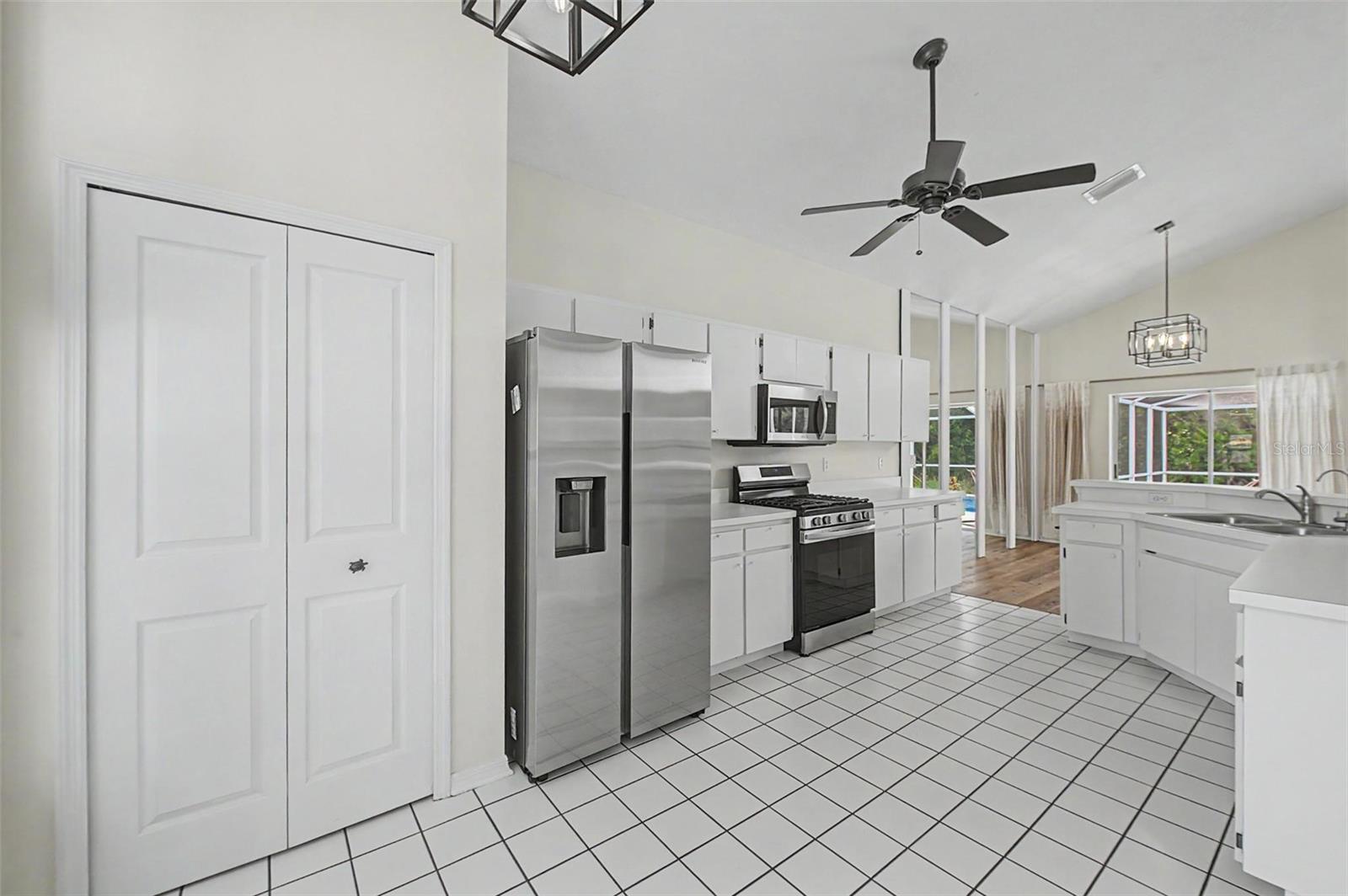 MEADOW POINTE - Residential