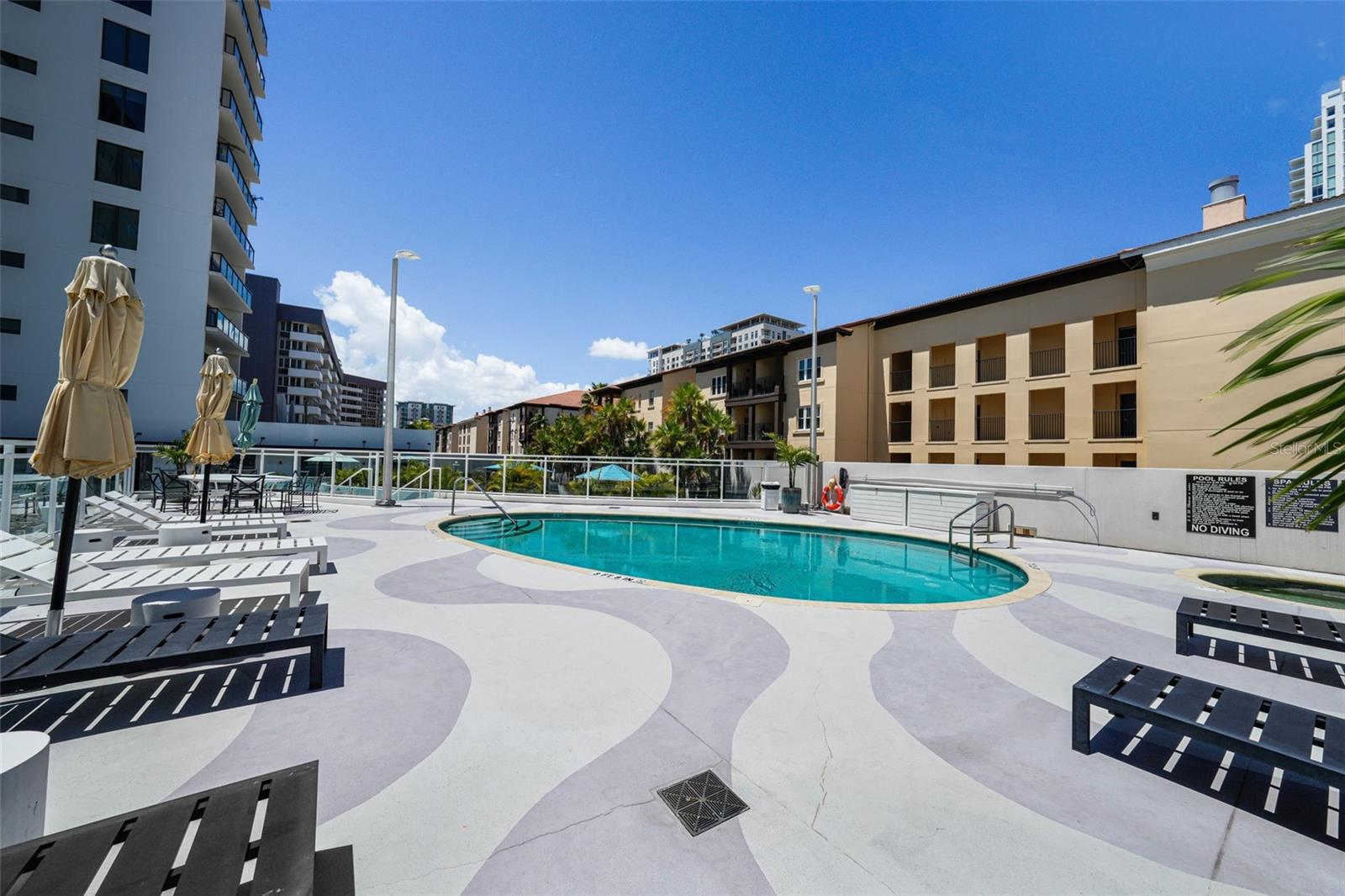 SALVADOR THE CONDO - Residential