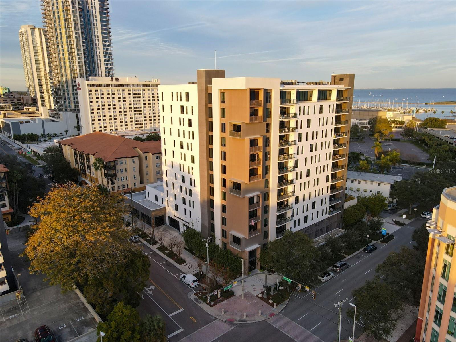 SALVADOR THE CONDO - Residential