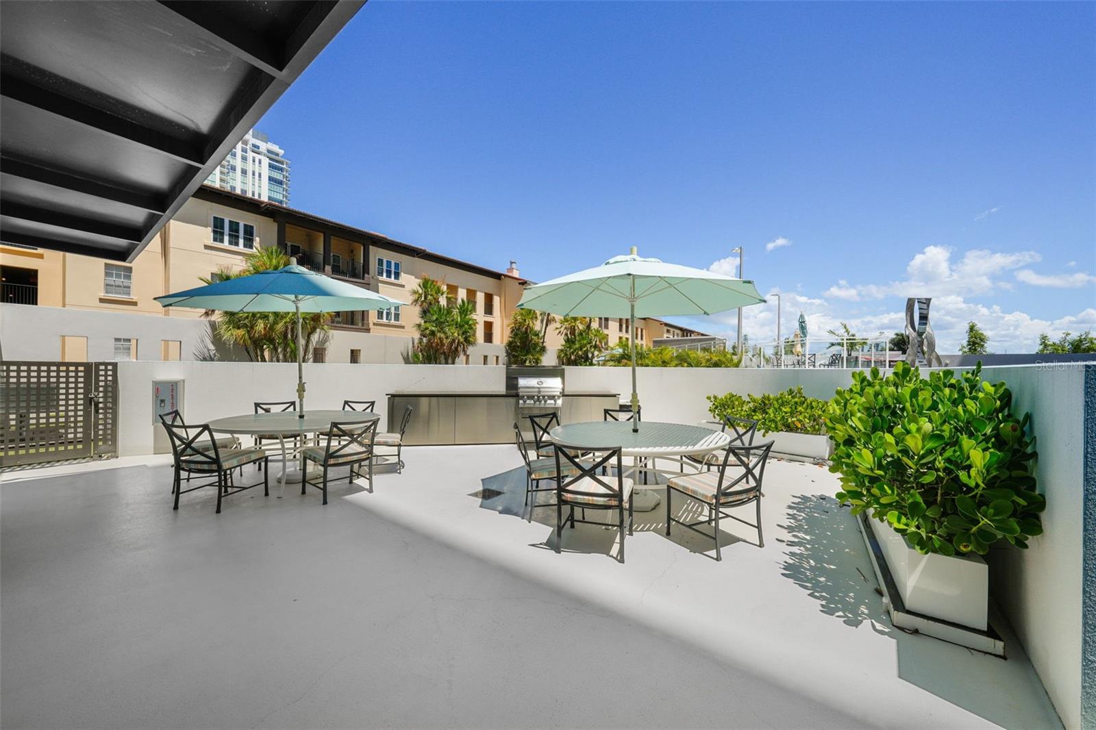 SALVADOR THE CONDO - Residential