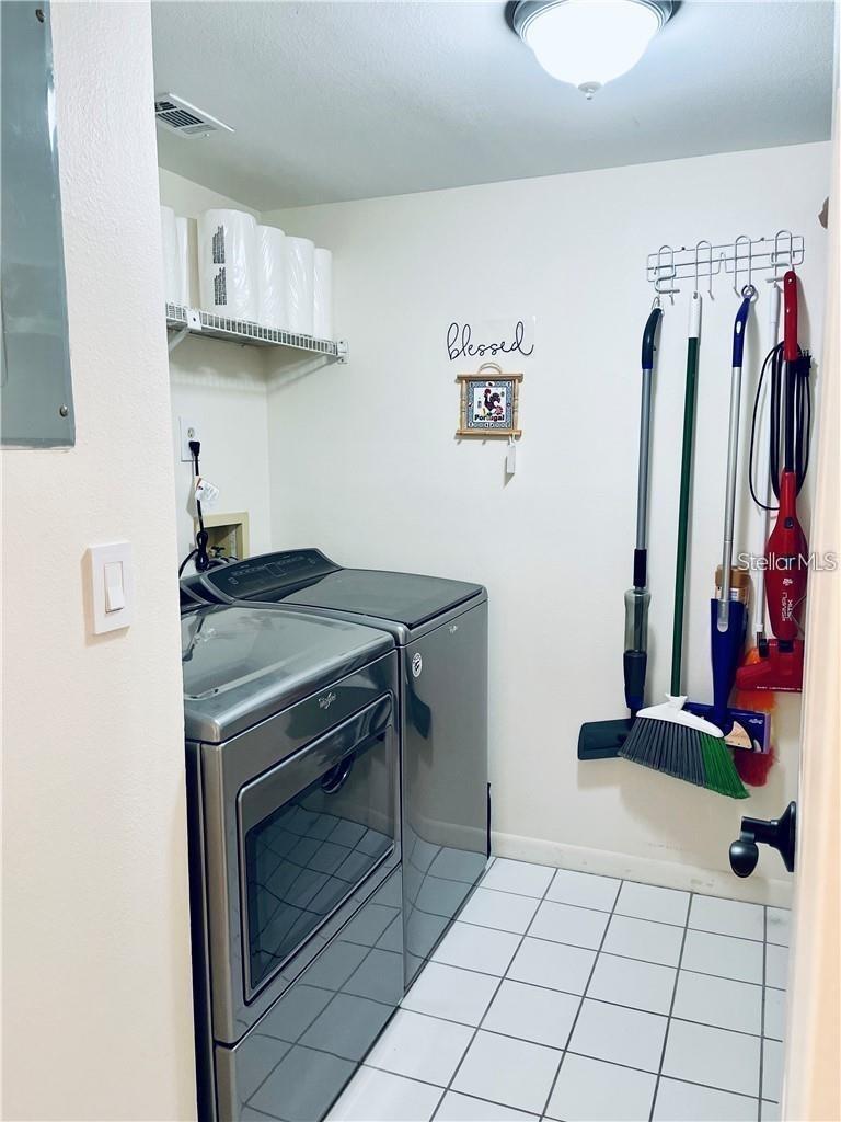 PINE RIDGE CLUB VILLAGE 1 PH 2 A CONDO BLDG 17 - Residential Lease