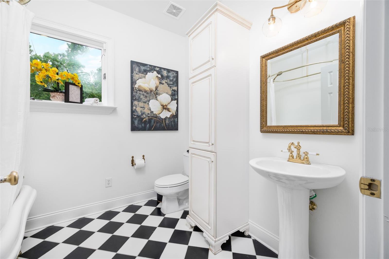 SANCTUARY OAKS - Residential