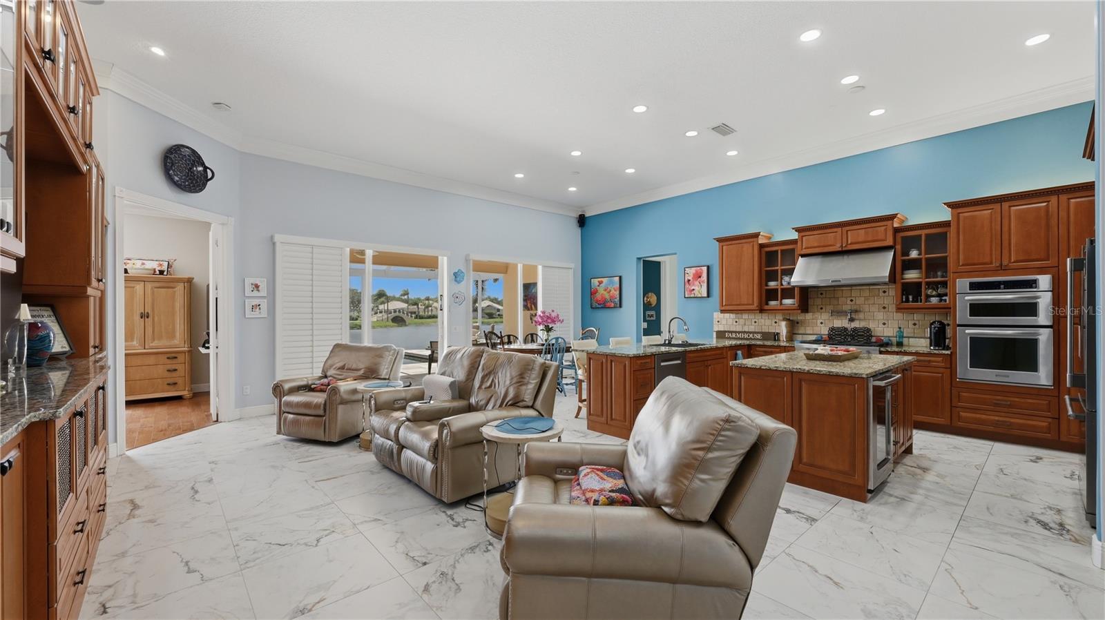 VILLAGEWALK - Residential