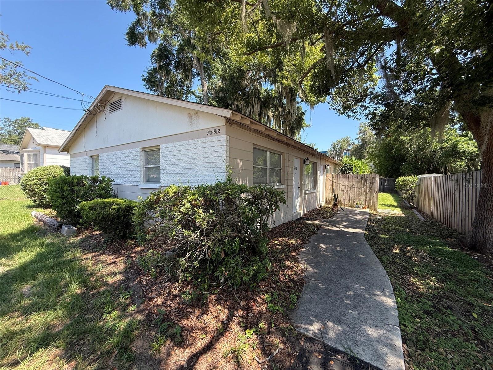 UNIVERSITY HEIGHTS - Residential Lease