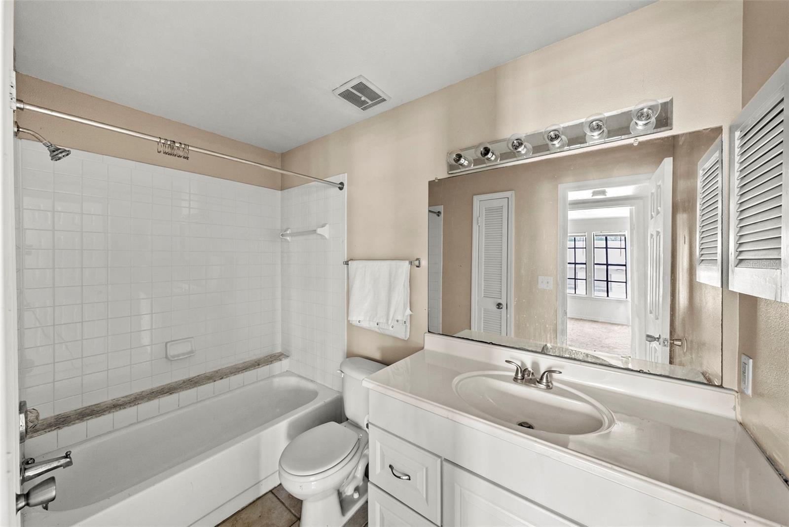 HYDE PARK PLACE II A CONDOMINI - Residential