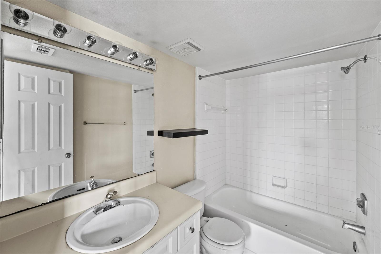 HYDE PARK PLACE II A CONDOMINI - Residential