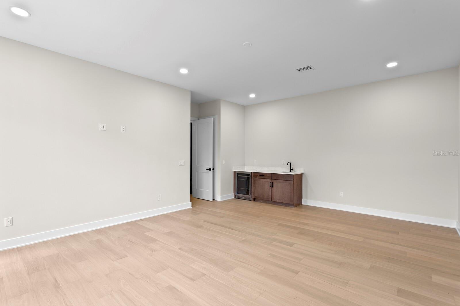 MADSEN ISLES - Residential