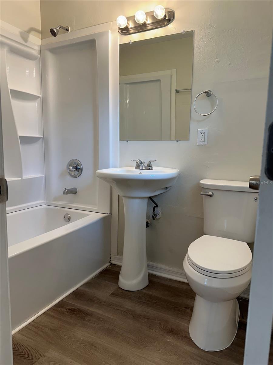 MALIBU GROVES EIGHTH ADD - Residential Lease