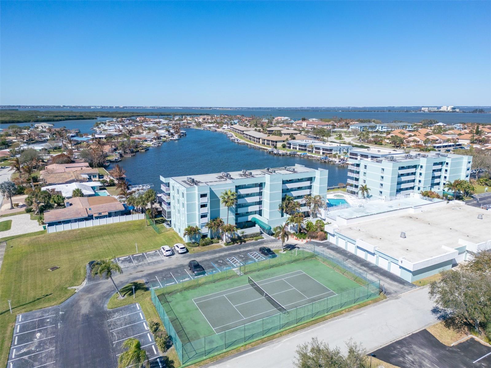 COMMODORE - Residential