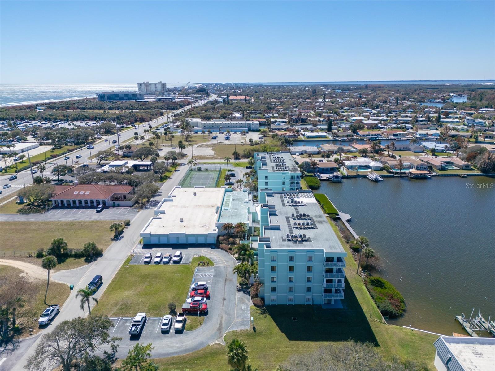 COMMODORE - Residential