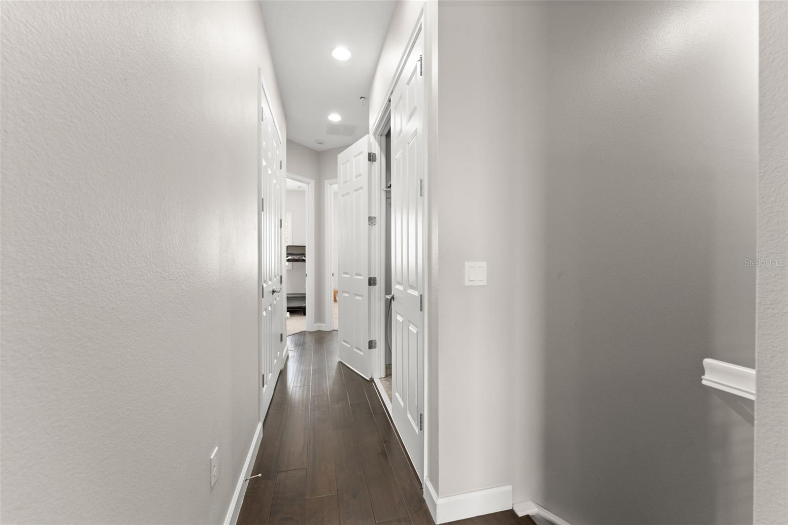 GRANDE OAKS AT HEATHROW - Residential