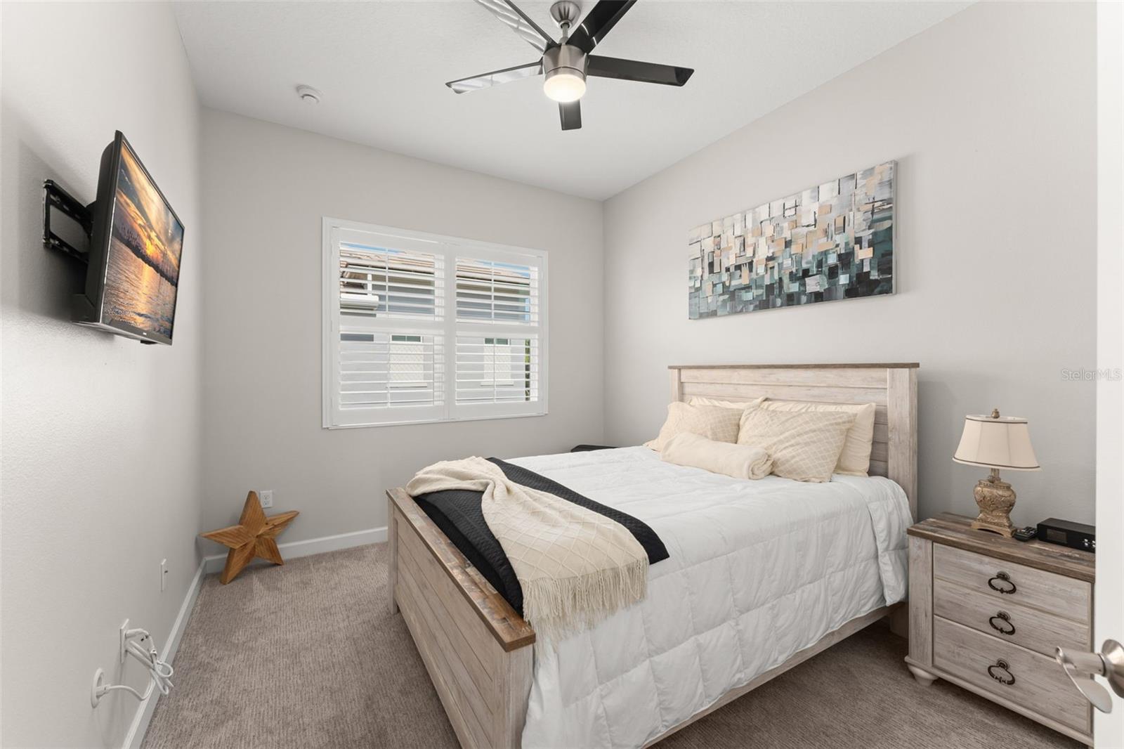 GRANDE OAKS AT HEATHROW - Residential