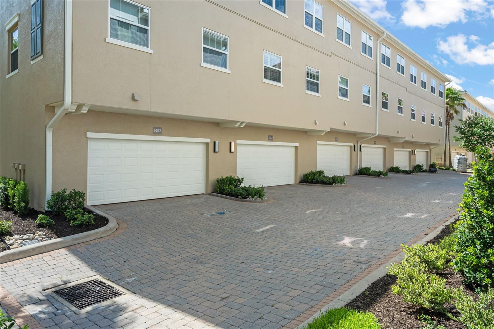 GRANDE OAKS AT HEATHROW - Residential