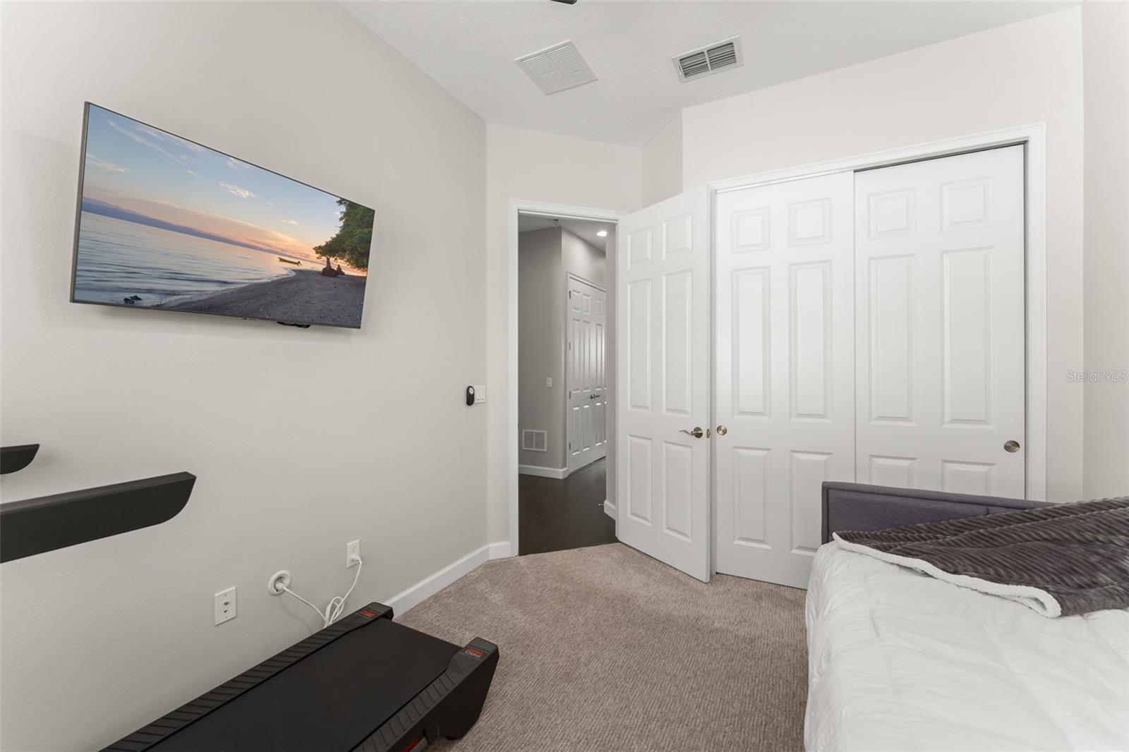 GRANDE OAKS AT HEATHROW - Residential