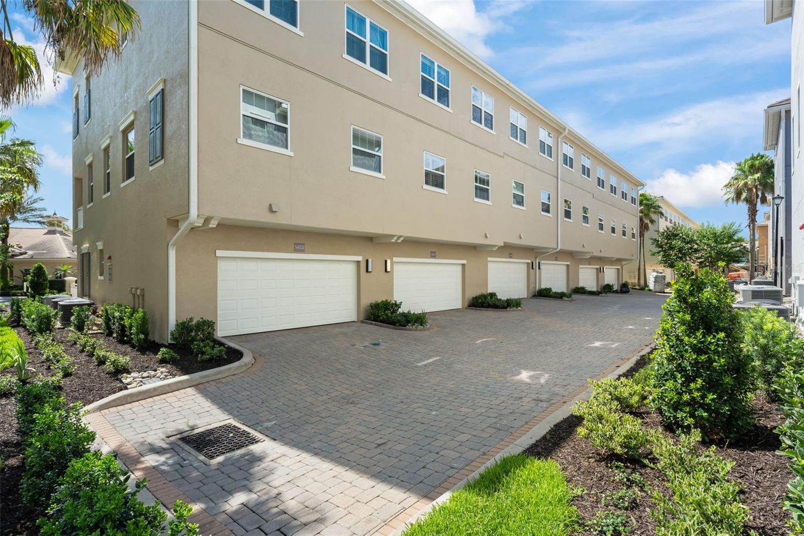 GRANDE OAKS AT HEATHROW - Residential