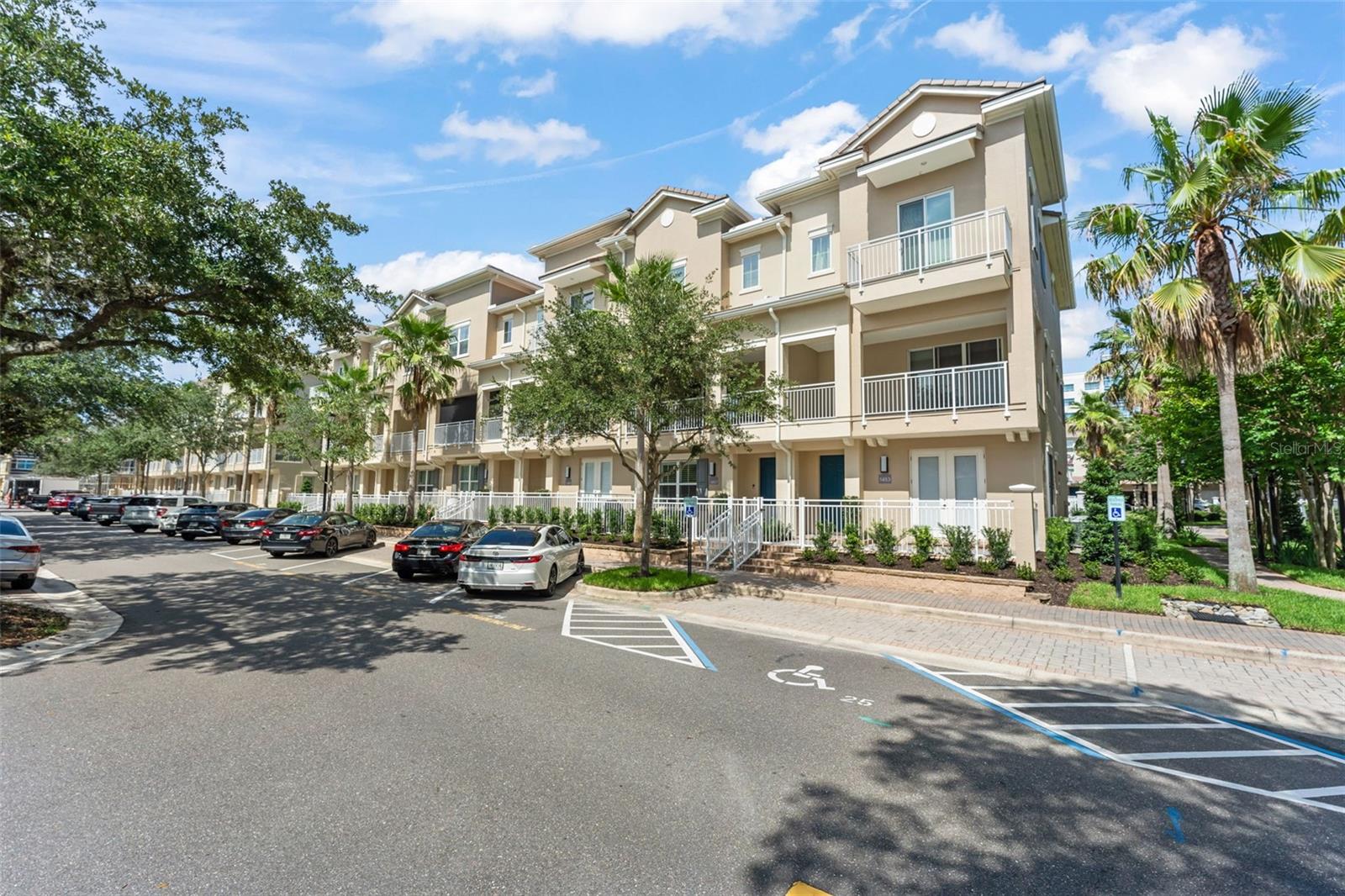 GRANDE OAKS AT HEATHROW - Residential
