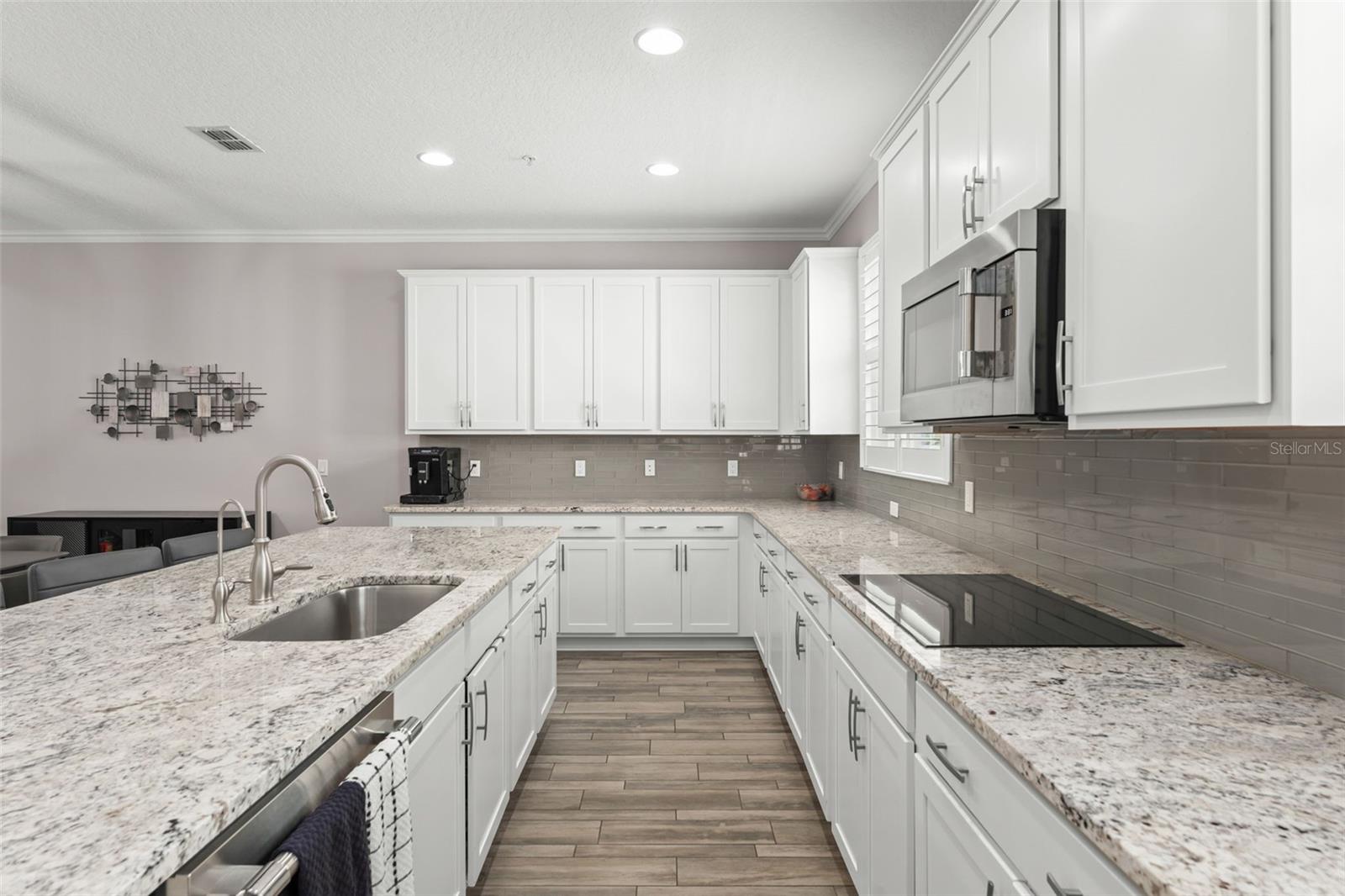 GRANDE OAKS AT HEATHROW - Residential