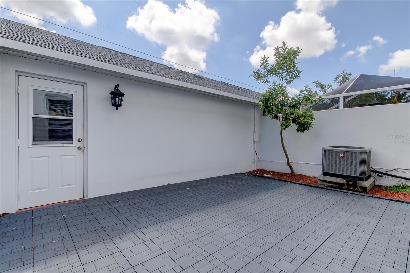 WESTCHASE SEC 324 TR C-5 - Residential Lease