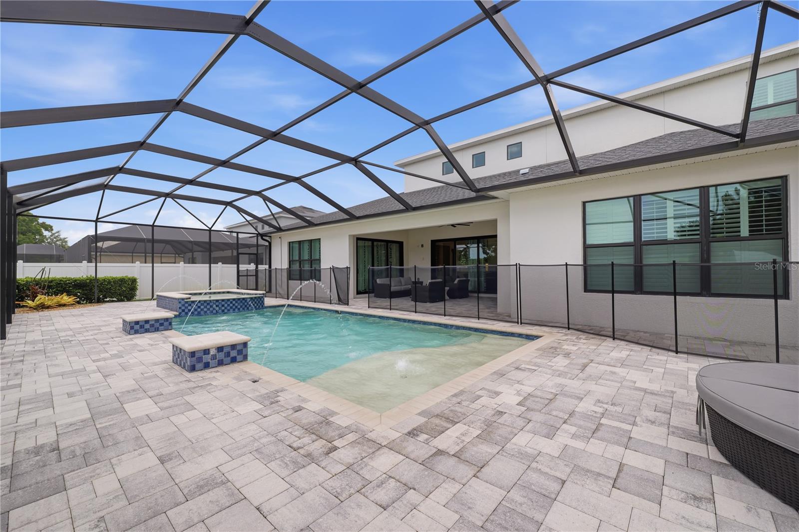 LIVINGSTON GROVE - Residential