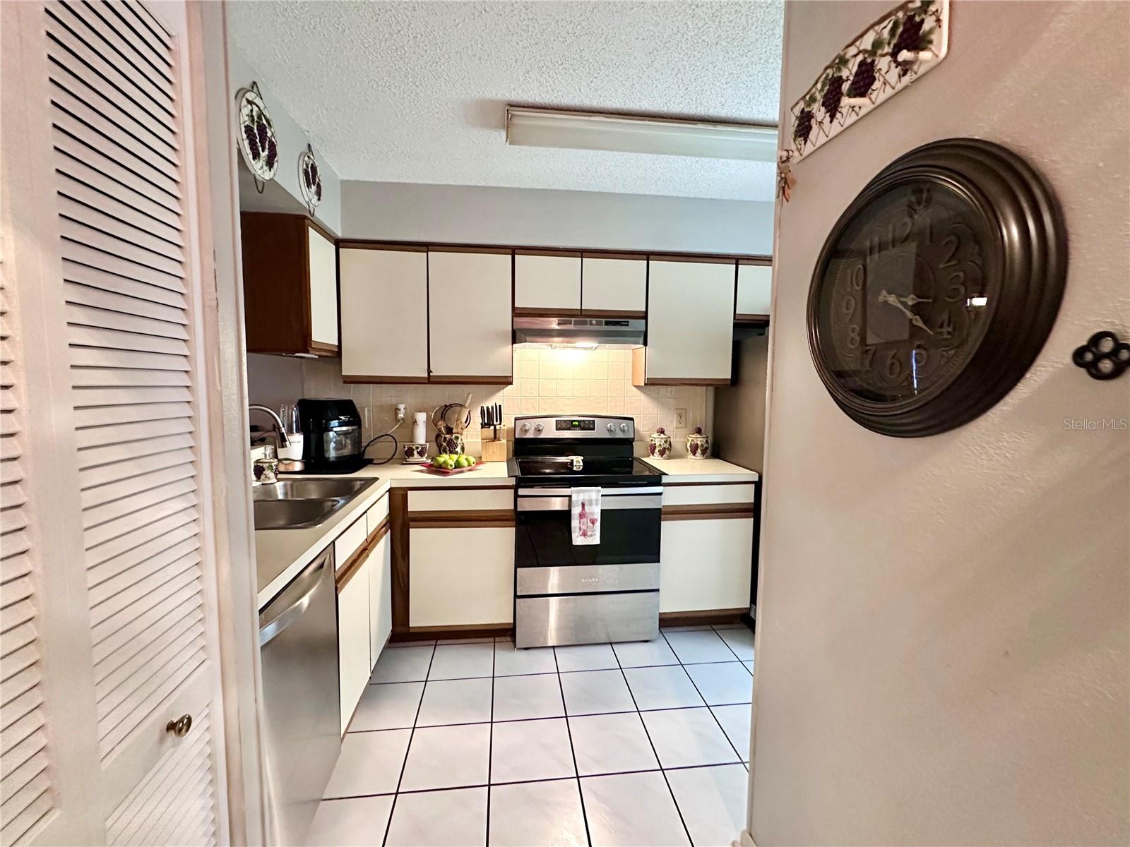 SUNNYBROOK CONDO 07 - Residential