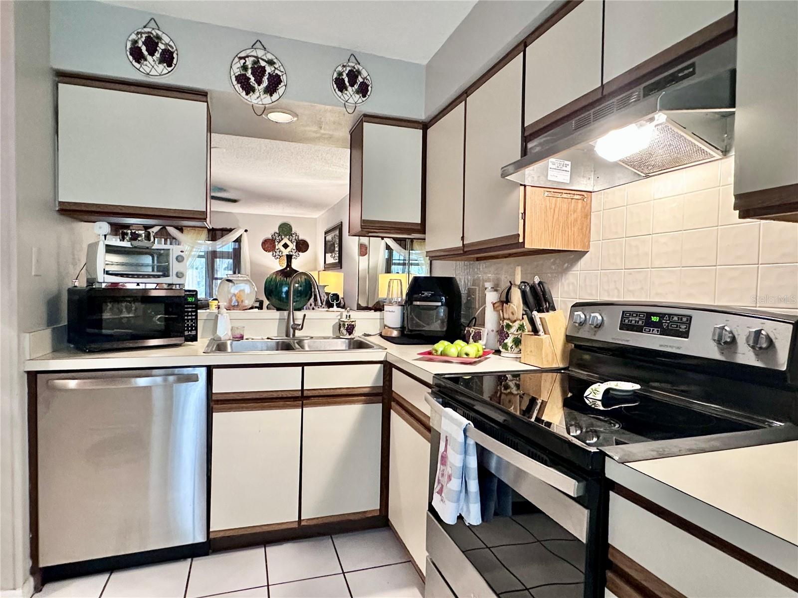 SUNNYBROOK CONDO 07 - Residential