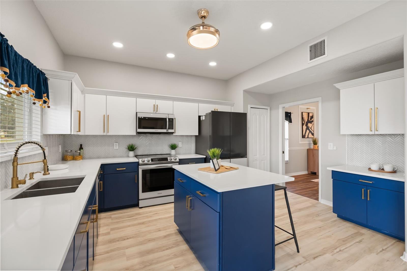 STONEYBROOK WEST - Residential