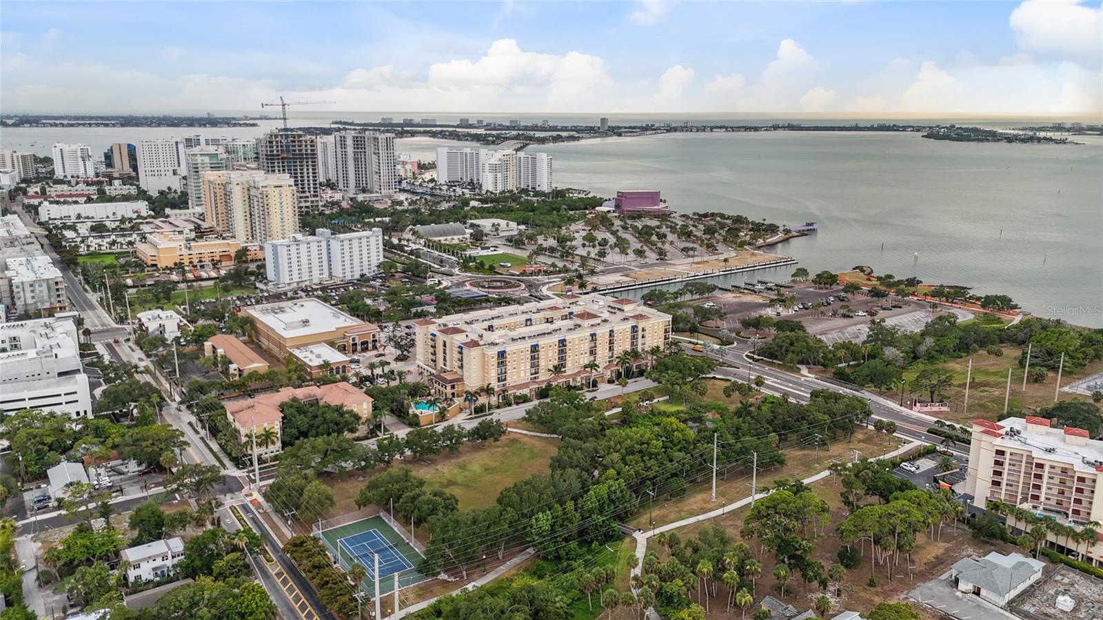 BROADWAY PROMENADE - Residential