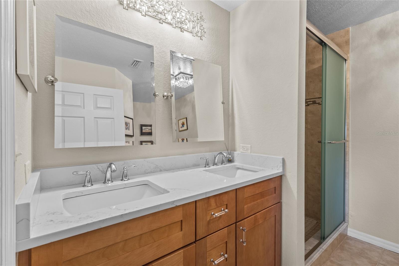 BROADWAY PROMENADE - Residential