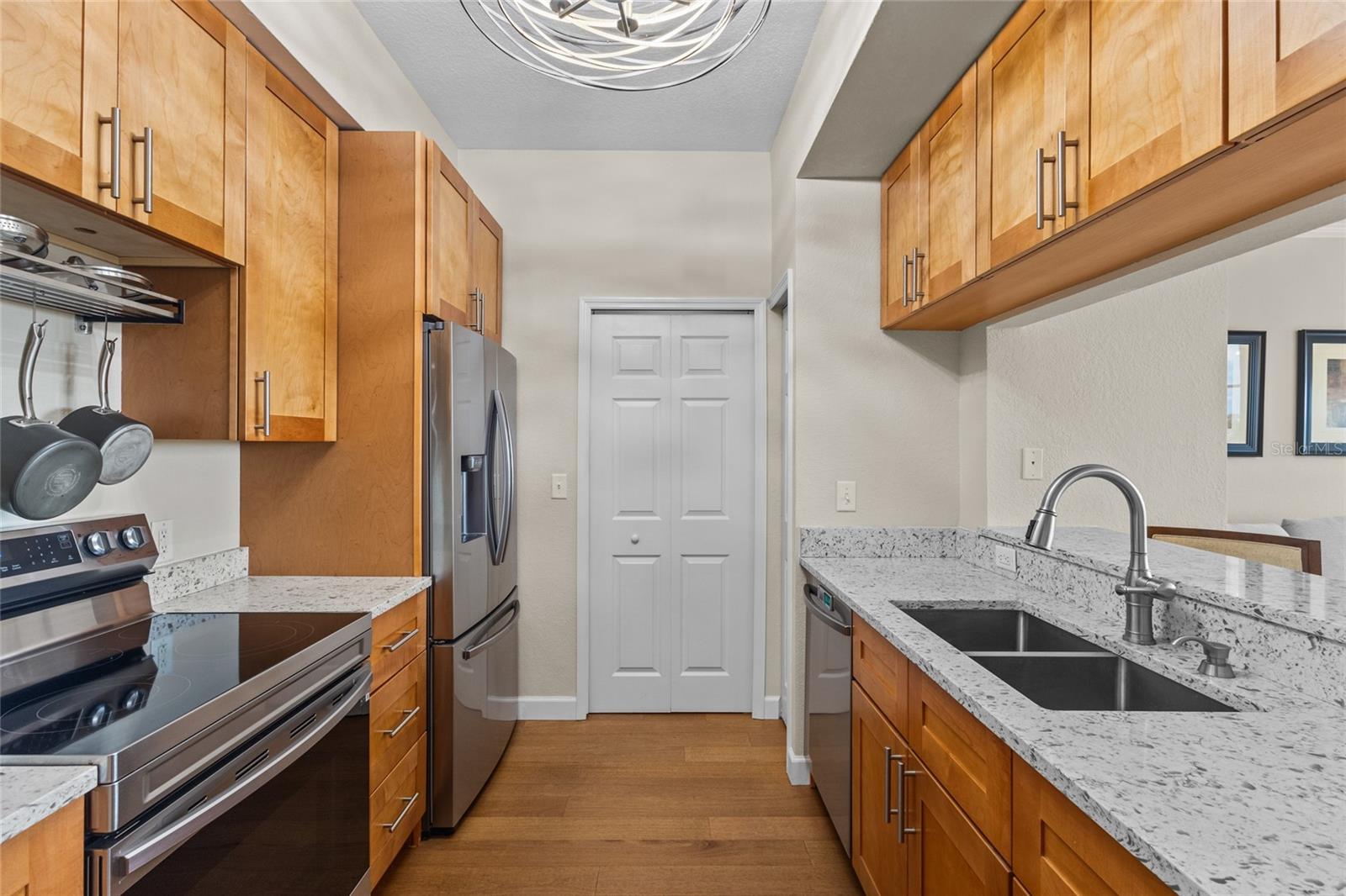 BROADWAY PROMENADE - Residential