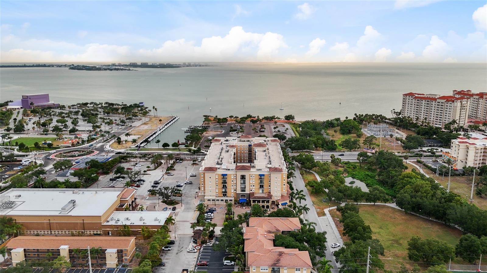 BROADWAY PROMENADE - Residential