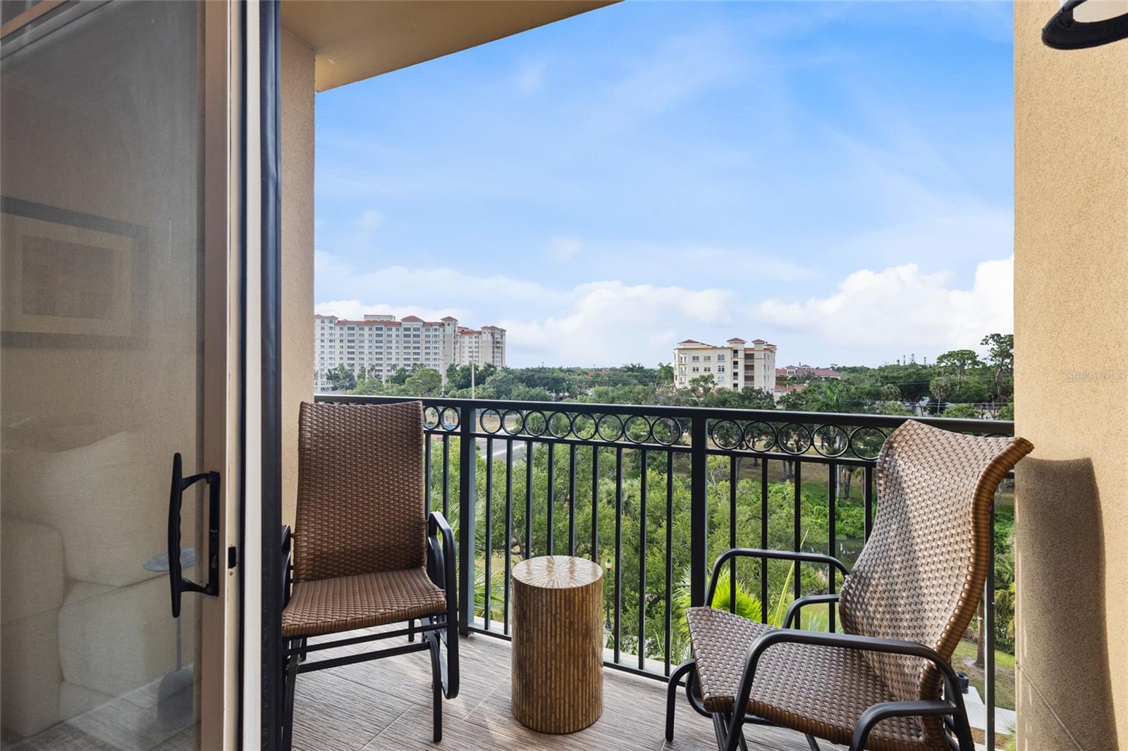 BROADWAY PROMENADE - Residential