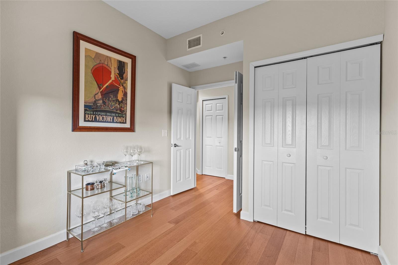 BROADWAY PROMENADE - Residential