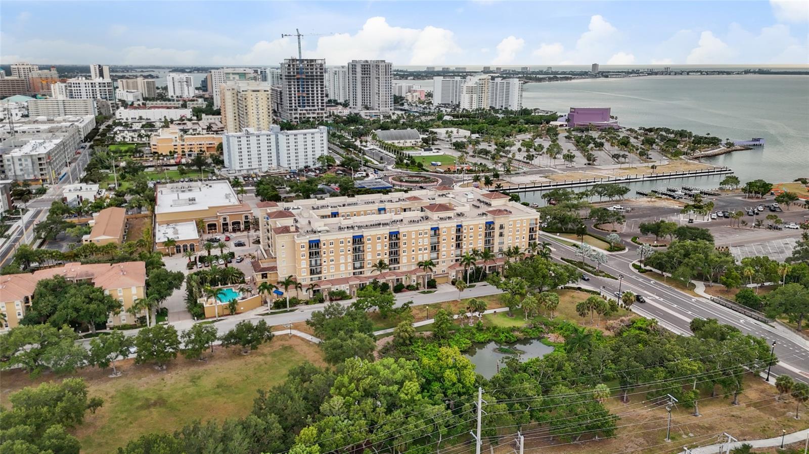 BROADWAY PROMENADE - Residential